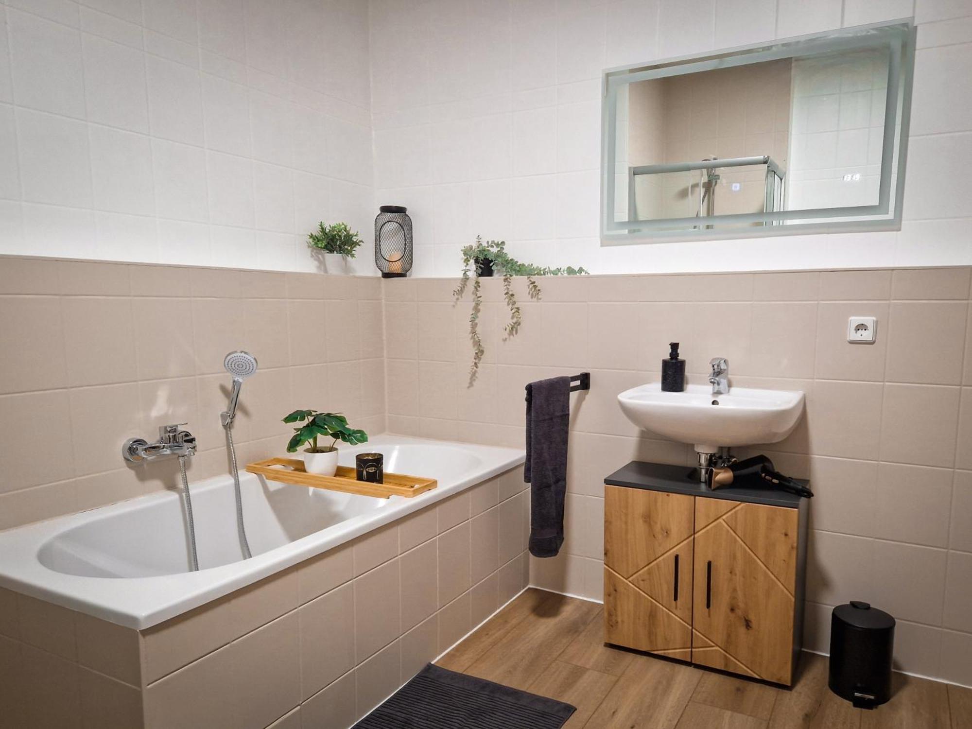 Grosszuegige Altstadtwohnung Lara Fuer 6 Personen Weissenfels Ngoại thất bức ảnh